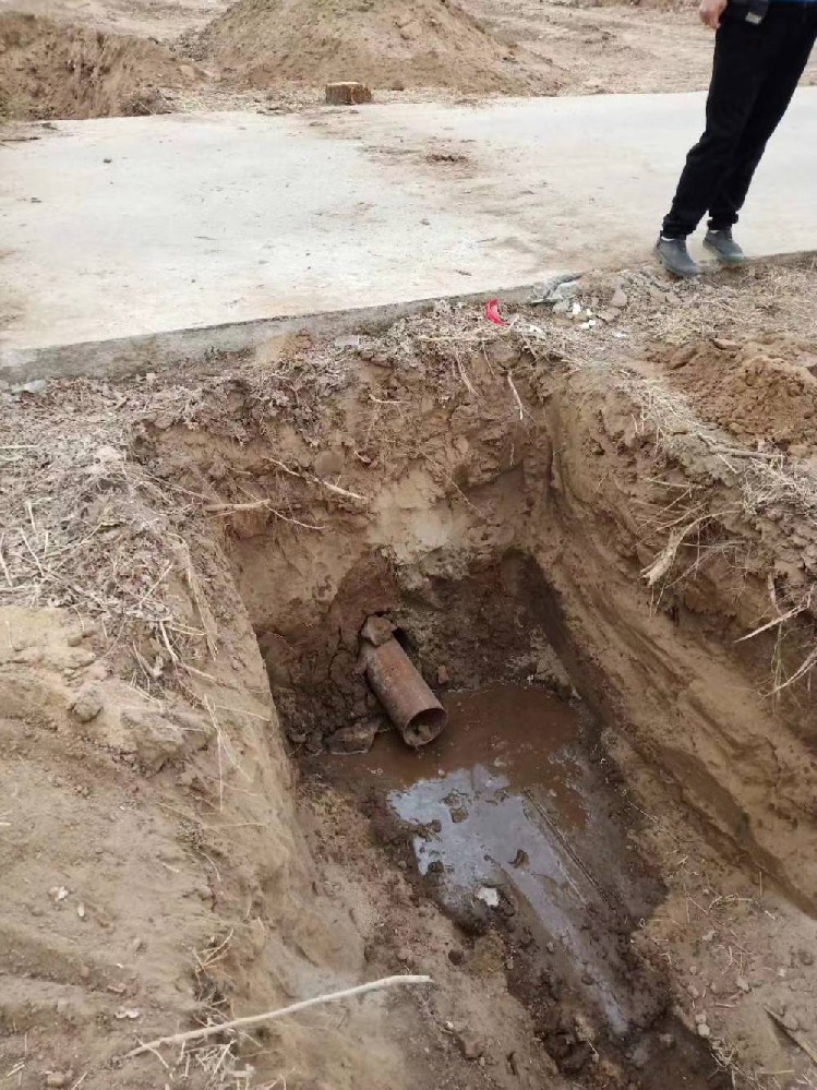 如东过路横向打孔放铁管子